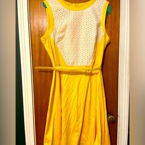 Sleeveless Yellow Midi Dress with Lace Bodice
